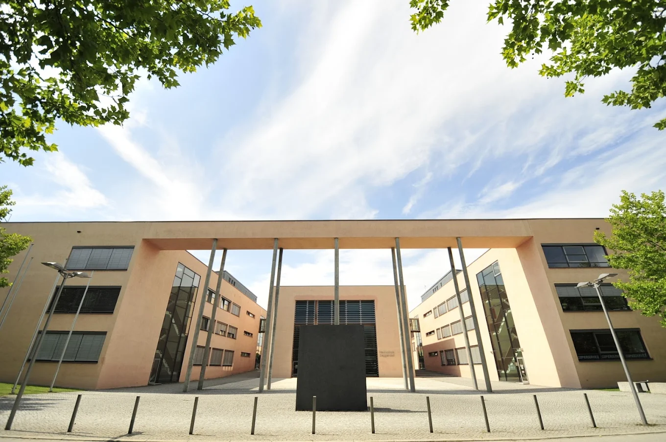 Deggendorf Institute of Technology (DIT)