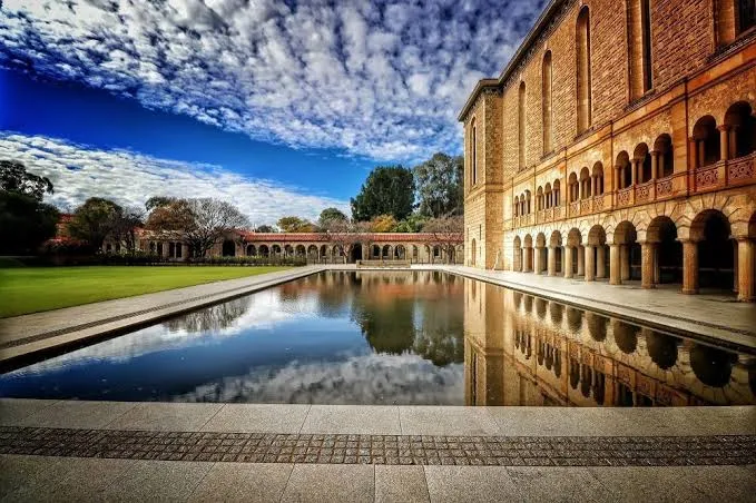 The University of Western Australia (UWA)