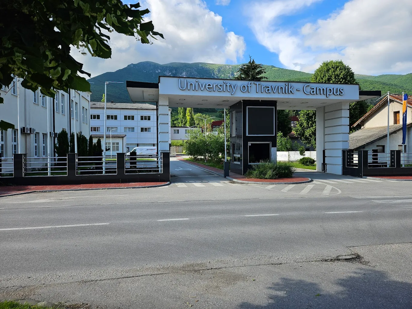 University of Travnik / Univerzitet u Travniku